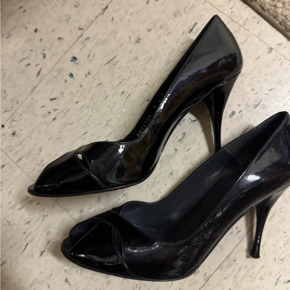 Stuart Weitzman Black Patent Leather Peep Toe Heels | Size 9.5M